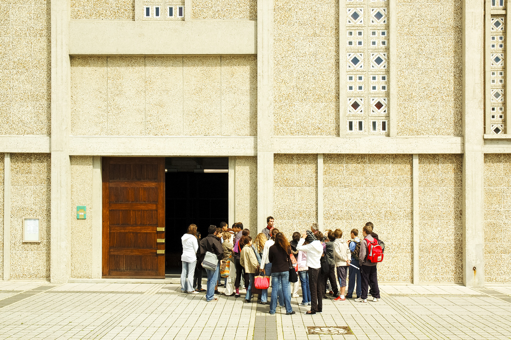 Médiation du patrimoine moderne devant l'Église Saint-joseph, Le Havre 2007.
